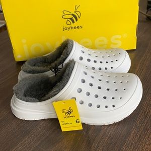 COPY - NWT Women’s Joybees Cozy Clog White Indoor Outdoor Removable Liner